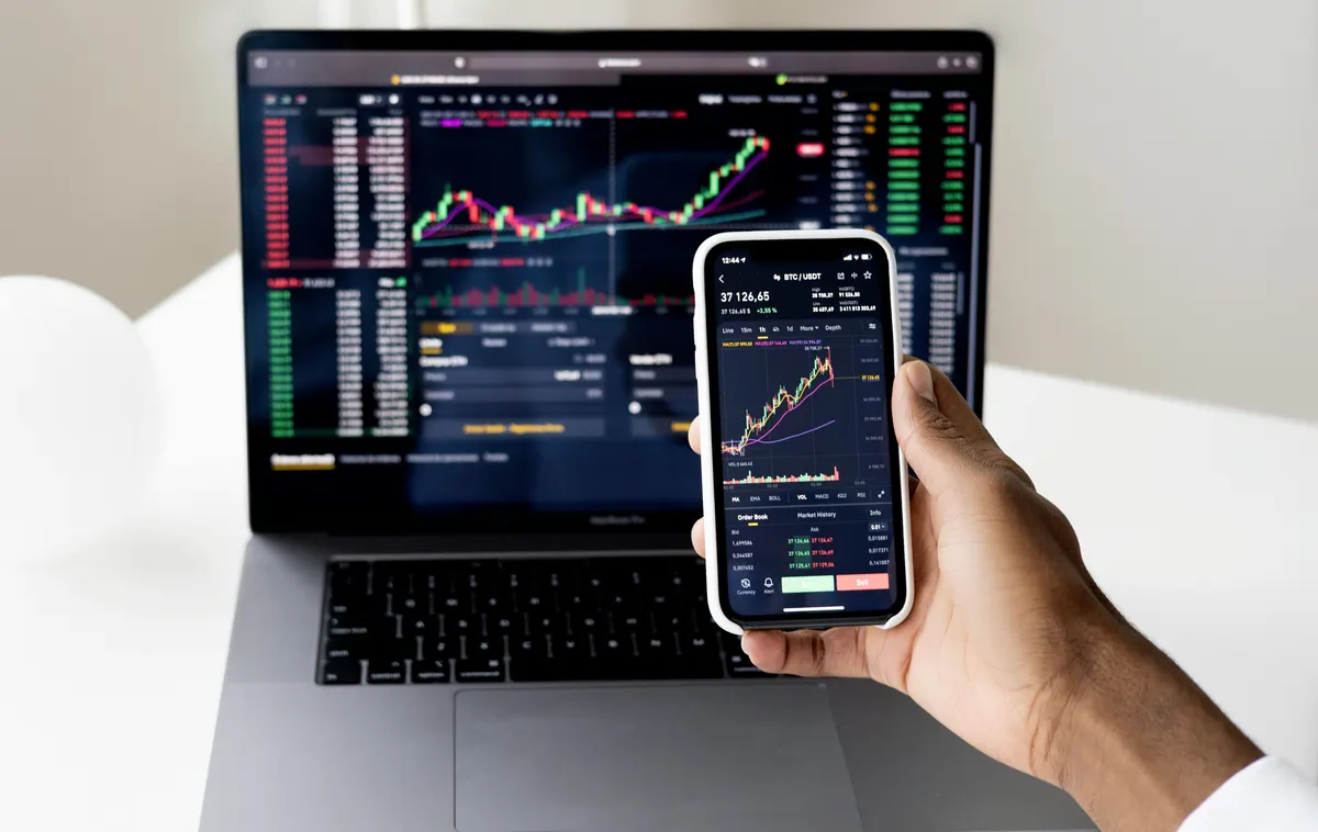 Interface d’une plateforme de recherche et d’analyse de marché.
